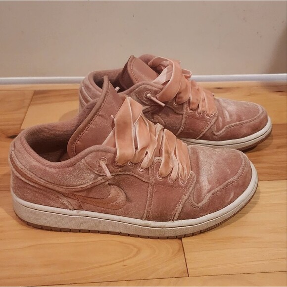 Nike Air Jordan 1 Low Pink Velvet 2022 Size 7.5 Used Rare Retro - Picture 1 of 8